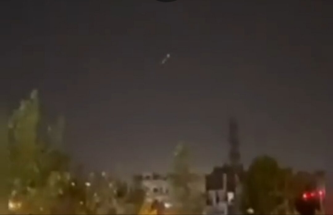 درگیری شدید پدافند هوایی تهران با هواگردهای متخاصم؛ دشمن آمریکایی به تبریز و کنگاور و بانه و جنوب حمله کرد