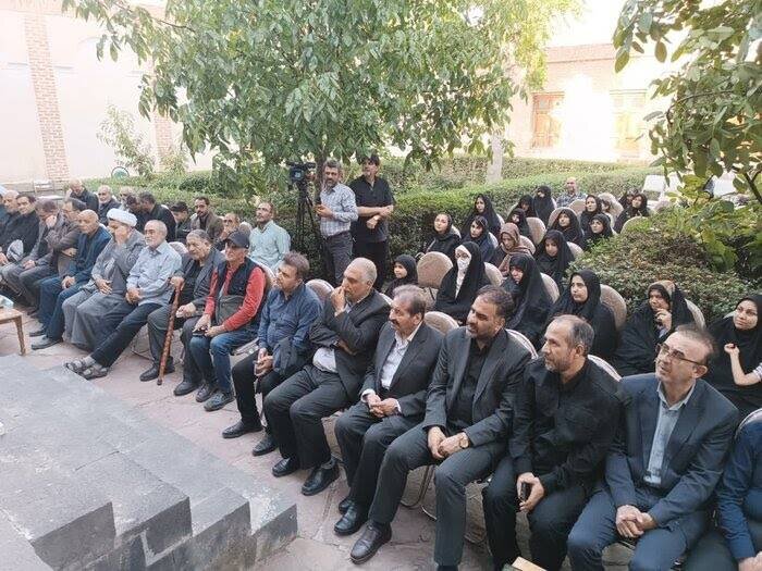 یاد رهبر شهید محفل‌آرای شعرای اردبیل شد